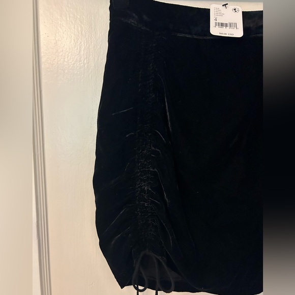 Free People Vivienne Velvet Mini Skirt NWT - Picture 2 of 4